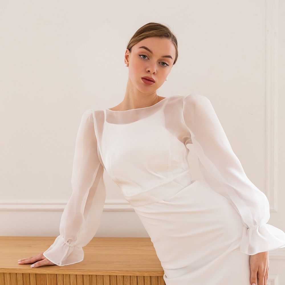 Brand new bridal topper, never worn!